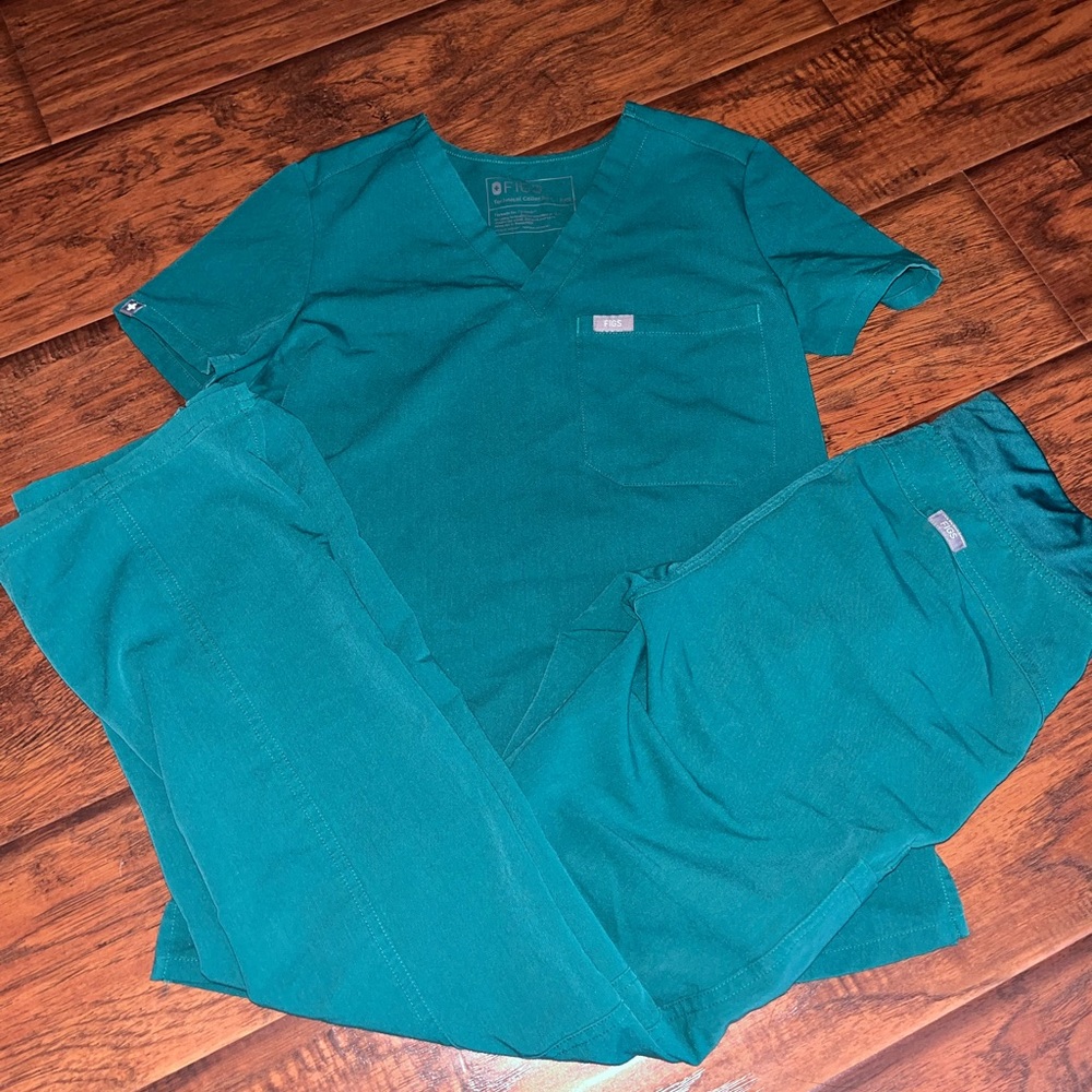 Figs hunter green scrub set